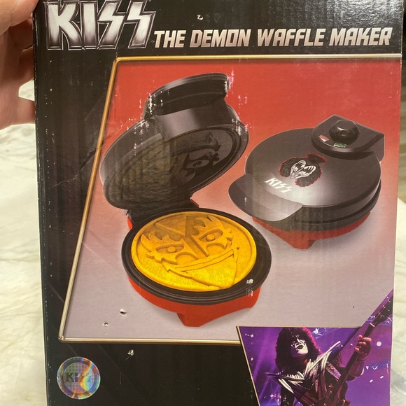 KISS Demon waffle maker - Picture 2 of 4